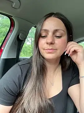 Loella-Rose online show from June 4, 2026, 12:32 pm