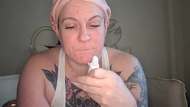 Snapshot of quinnmariexo chatting on February 3, 2026, 12:10 pm quinnmariexo online show from February 3, 2026, 12:10 pm