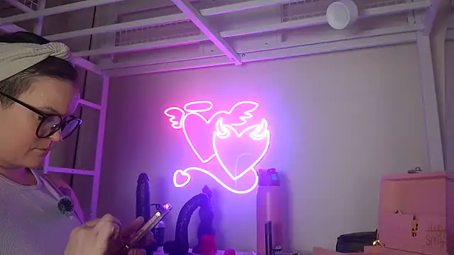 Snapshot of quinnmariexo chatting on February 17, 2026, 5:27 am quinnmariexo online show from February 17, 2026, 5:27 am