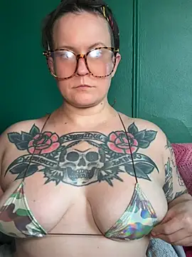 quinnmariexo online show from April 17, 2026, 10:12 pm