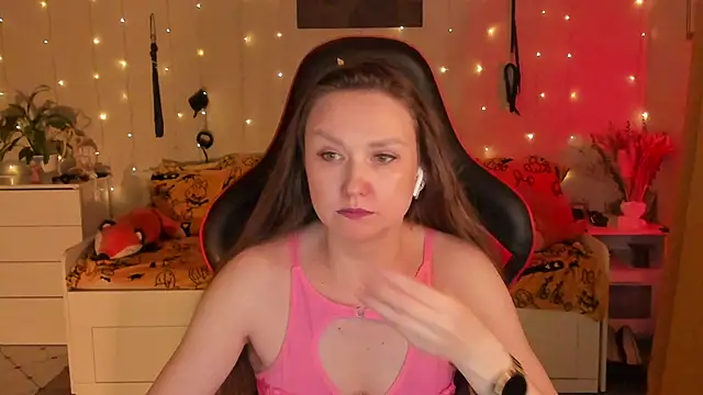 desperatehousewife   online show from October 4, 2025, 4:08 pm