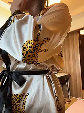 Hotmomcheckk  online show from November 28, 2025, 11:43 am