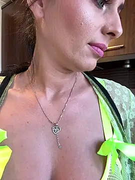 Hotmomcheckk  online show from March 10, 2025, 9:34 am