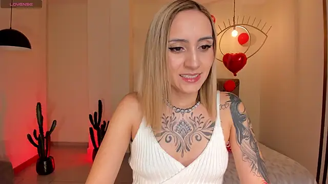 Snapshot of MollySundersX chatting on February 13, 2026, 8:20 pm MollySundersX online show from February 13, 2026, 8:20 pm