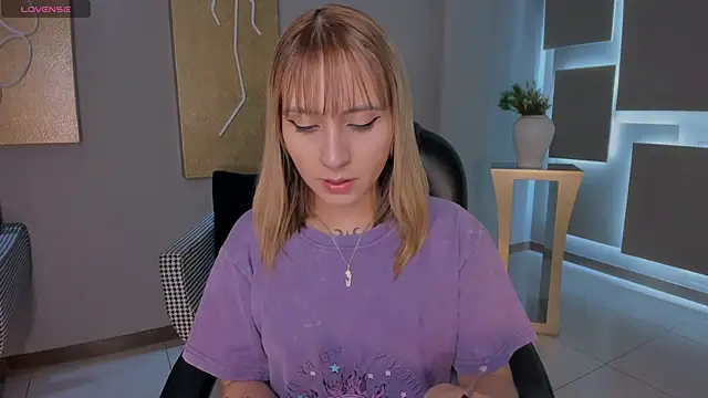 Snapshot of MollySundersX chatting on May 8, 2026, 8:23 pm MollySundersX online show from May 8, 2026, 8:23 pm