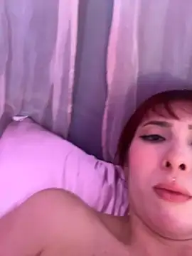 lanaturner  online show from November 11, 2025, 5:08 pm