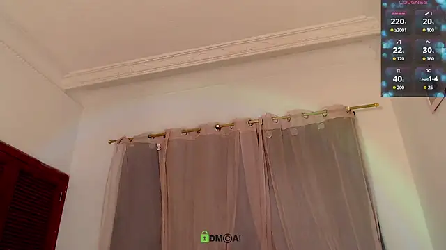 lanaturner  online show from October 20, 2025, 2:35 am