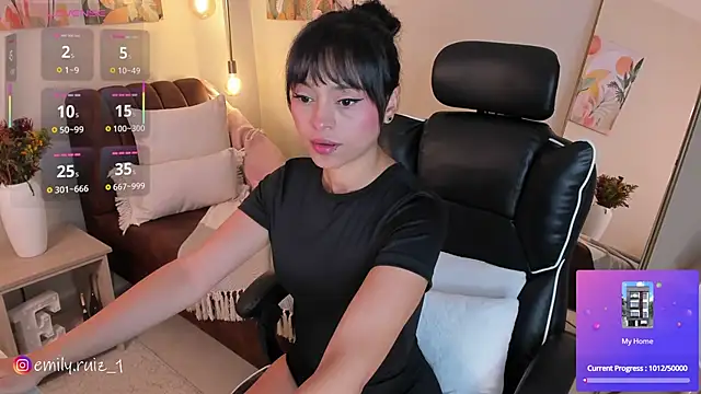 emilyruiz1 online show from April 26, 2026, 12:13 pm