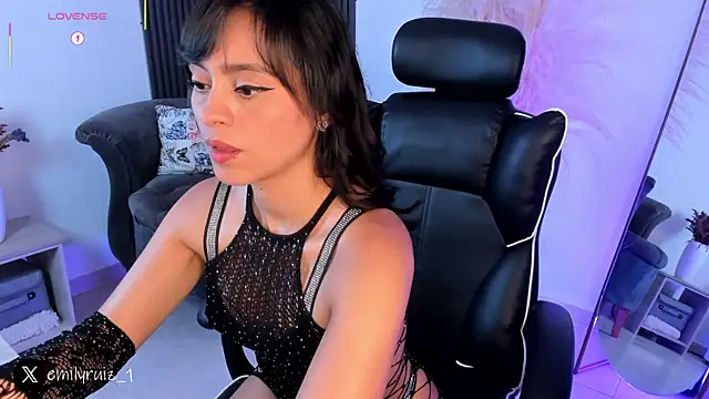 emilyruiz1 online show from January 9, 2026, 7:10 pm