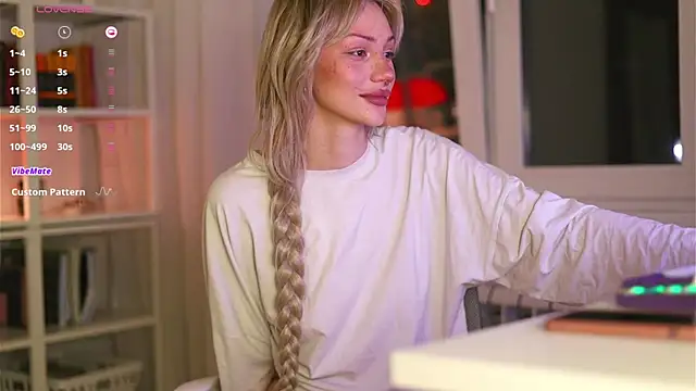 BabeHolly online show from October 24, 2025, 6:40 pm