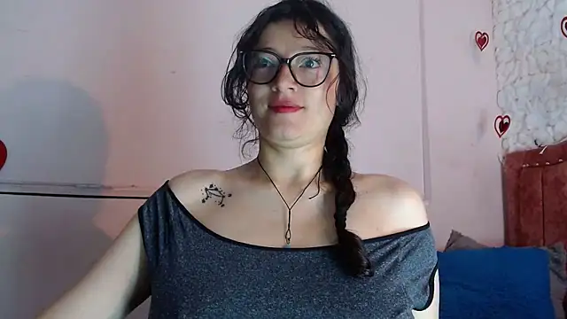 lunazulsj online show from March 10, 2025, 1:00 pm