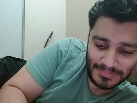 Snapshot of robintoit chatting on February 21, 2026, 1:35 pm robintoit online show from February 21, 2026, 1:35 pm