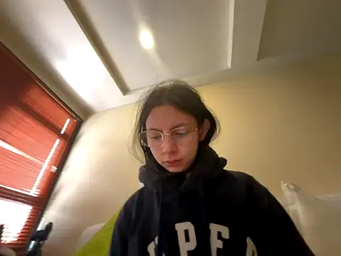 Bonniepark online show from September 12, 2025, 1:22 pm