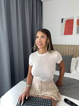 Snapshot of _laura_02 chatting on February 8, 2025, 2:38 pm  laura 02 online show from February 8, 2025, 2:38 pm