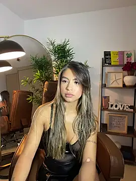 Snapshot of _laura_02 chatting on March 19, 2025, 4:55 pm  laura 02 online show from March 19, 2025, 4:55 pm