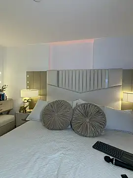  laura 02 online show from March 13, 2026, 8:25 pm