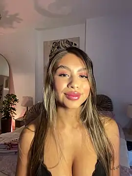 Snapshot of _laura_02 chatting on March 20, 2025, 1:59 pm  laura 02 online show from March 20, 2025, 1:59 pm
