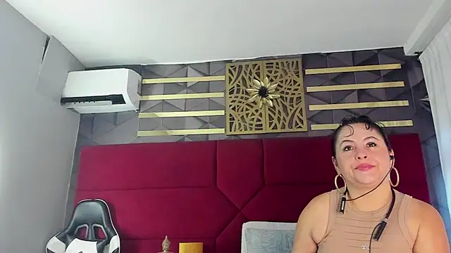 hanny milf online show from June 28, 2026, 12:00 pm