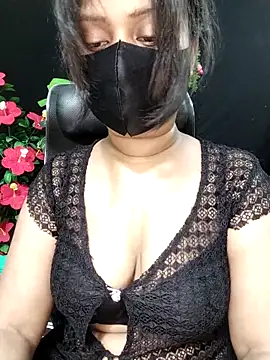 Idhika Paul online show from October 18, 2025, 1:40 am