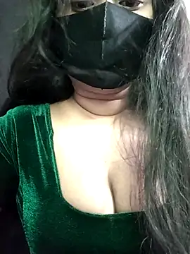 Idhika Paul online show from October 31, 2025, 1:13 am