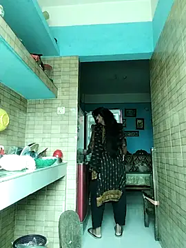 Idhika Paul online show from February 15, 2026, 7:51 am