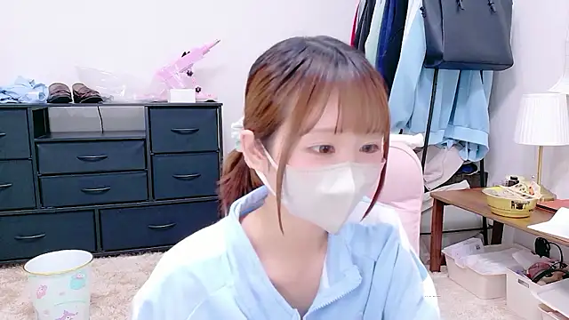 Yui-Ch online show from June 4, 2026, 12:21 pm