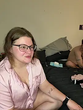 Snapshot of sexybee124 chatting on April 15, 2026, 4:07 am sexybee124 online show from April 15, 2026, 4:07 am