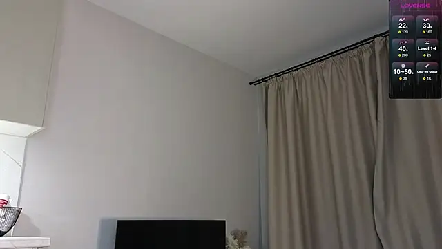 R1mmo   online show from November 10, 2025, 6:35 pm