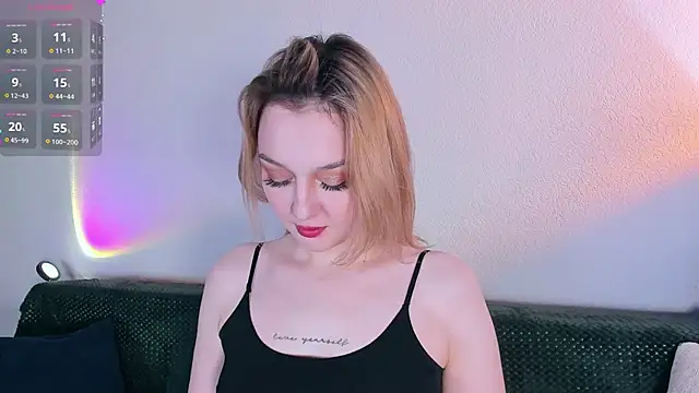 Snapshot of CrystalRey chatting on February 8, 2026, 7:28 am CrystalRey online show from February 8, 2026, 7:28 am