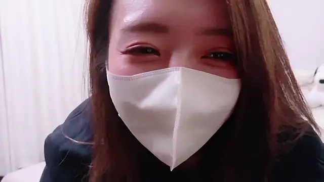 ayu yu xo online show from November 10, 2025, 3:28 pm