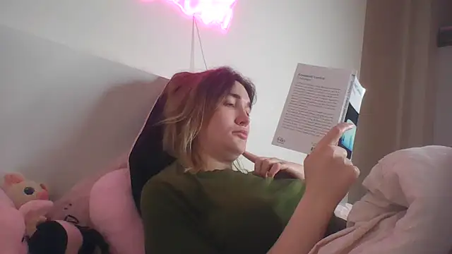 Icy  Diamond online show from November 24, 2025, 10:43 pm