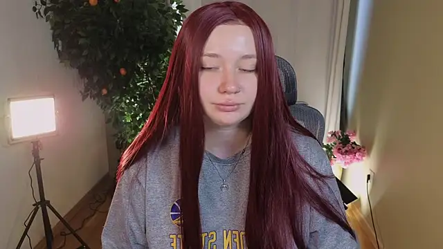 Snapshot of carolina_elf chatting on June 9, 2026, 6:36 am carolina elf online show from June 9, 2026, 6:36 am