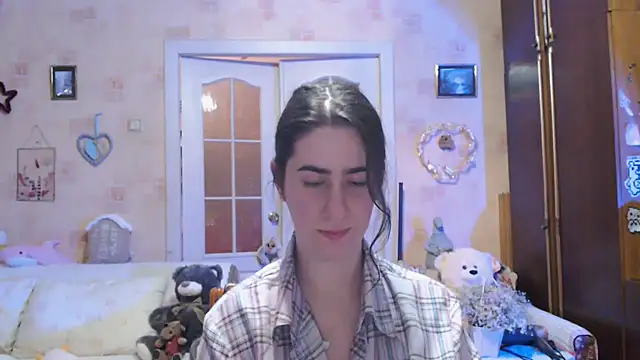 Snapshot of INELIKA chatting on November 17, 2025, 8:35 pm INELIKA online show from November 17, 2025, 8:35 pm