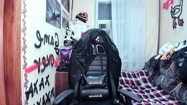 Roxy Silver online show from March 20, 2025, 1:13 am