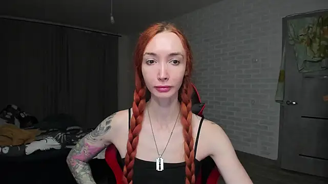 Roxy Silver online show from October 10, 2025, 3:02 pm