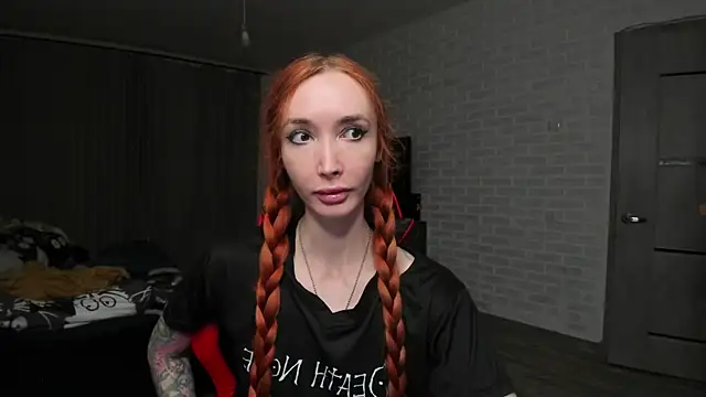 Roxy Silver online show from October 14, 2025, 4:18 pm