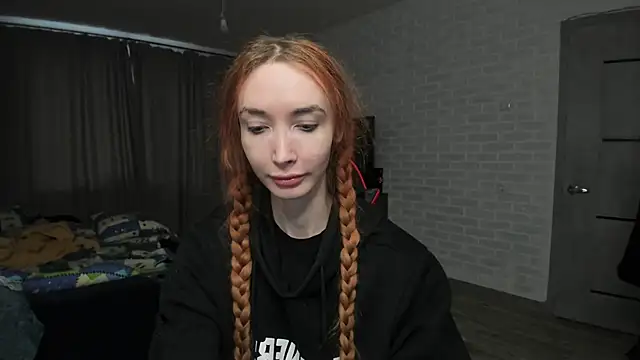 Roxy Silver online show from February 26, 2025, 5:03 am