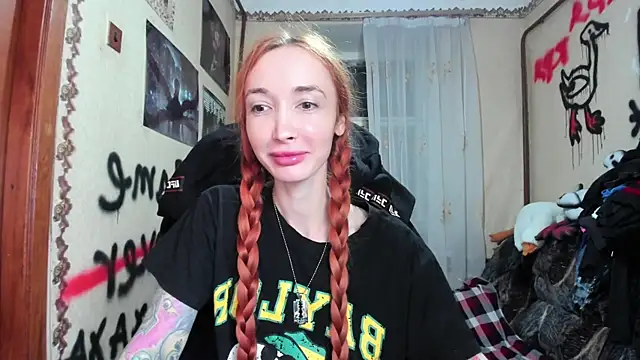 Roxy Silver online show from October 13, 2025, 4:52 pm