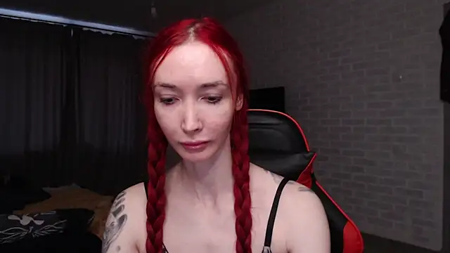 Snapshot of Roxy_Silver chatting on April 28, 2026, 5:34 am Roxy Silver online show from April 28, 2026, 5:34 am