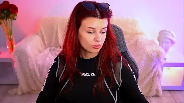 NicoleMun online show from April 15, 2026, 1:15 pm