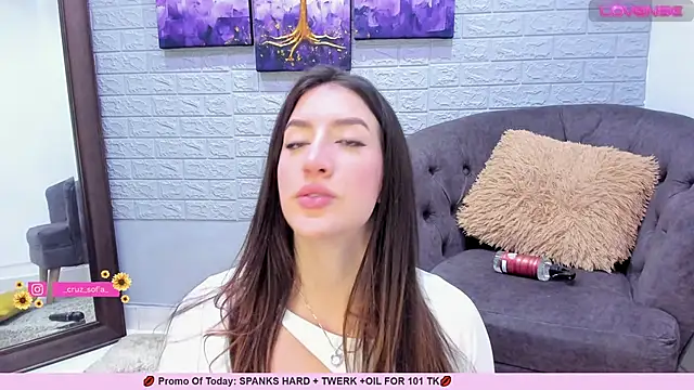 Snapshot of _AlejaCruz_ chatting on March 12, 2025, 11:01 pm AlejaCruz online show from March 12, 2025, 11:01 pm