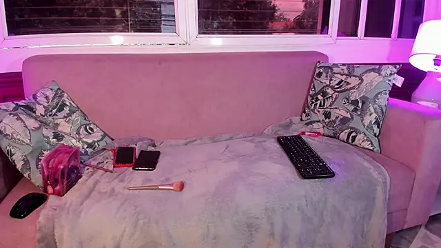 Snapshot of Alice_simpson1 chatting on October 3, 2025, 11:45 am Alice simpson1 online show from October 3, 2025, 11:45 am