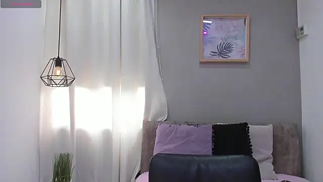  LaraMom  online show from December 5, 2025, 7:45 pm