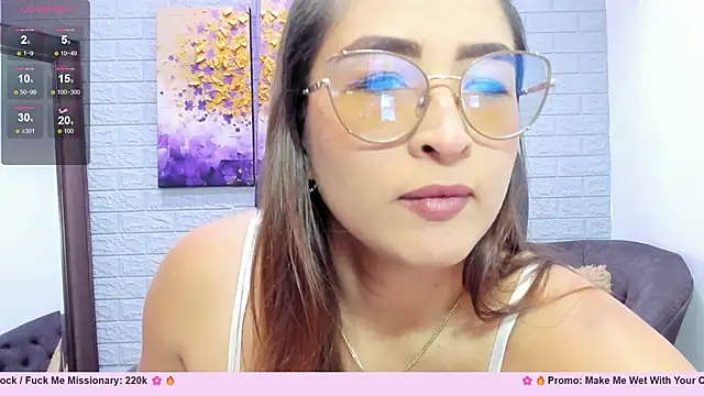  LaraMom  online show from November 26, 2025, 9:04 pm