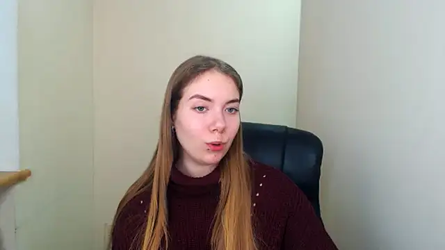 Snapshot of zoey_deuttch chatting on December 17, 2024, 9:39 am zoey deuttch online show from December 17, 2024, 9:39 am