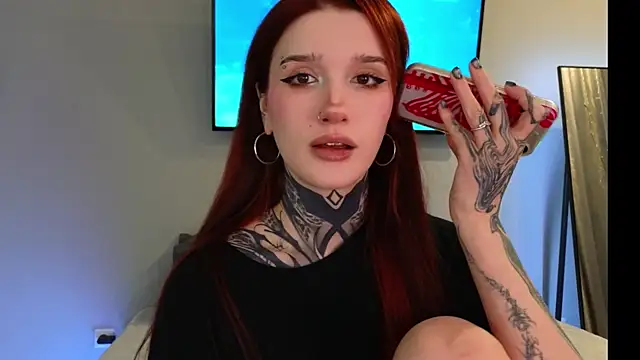 Snapshot of SophieInkk chatting on February 10, 2026, 8:52 pm SophieInkk online show from February 10, 2026, 8:52 pm