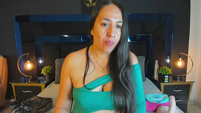 Snapshot of MayraVegas chatting on February 20, 2025, 1:08 pm MayraVegas online show from February 20, 2025, 1:08 pm