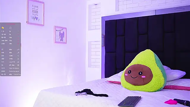 Marianamonroe  online show from November 7, 2025, 6:56 pm