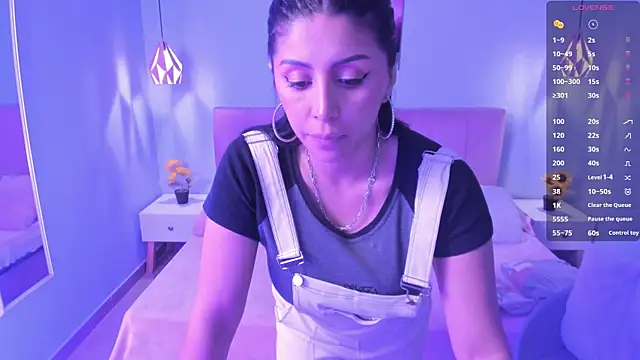 tiffani  love online show from March 12, 2025, 12:26 pm