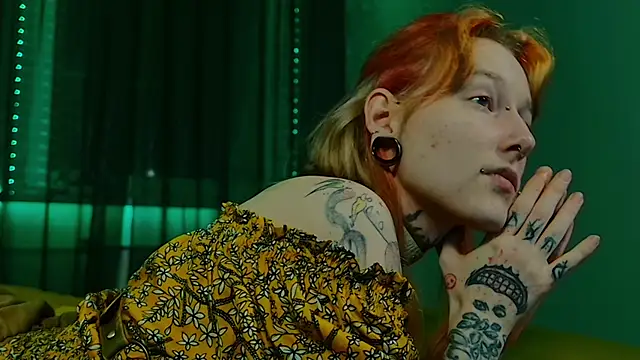 Snapshot of Littlespacemouse chatting on February 21, 2025, 5:53 pm Littlespacemouse online show from February 21, 2025, 5:53 pm